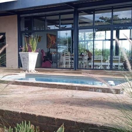 Khemsbok Hackberry House Black Thorn Cottage, Off Grid מראה חיצוני תמונה