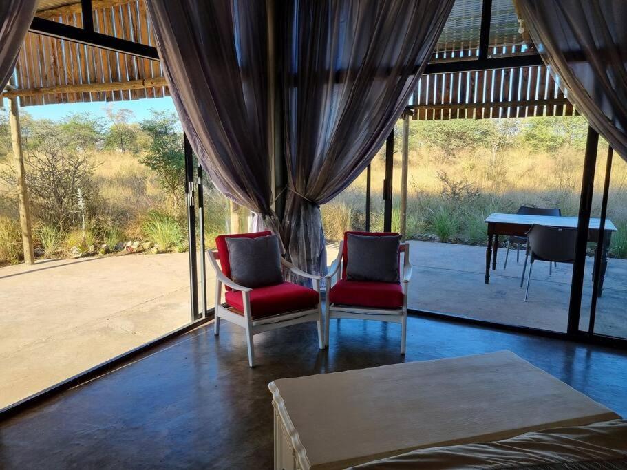 Khemsbok Hackberry House Black Thorn Cottage, Off Grid מראה חיצוני תמונה