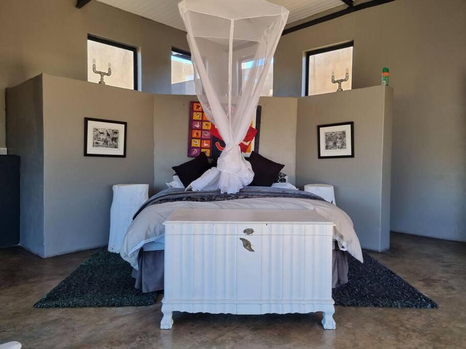 Khemsbok Hackberry House Black Thorn Cottage, Off Grid מראה חיצוני תמונה